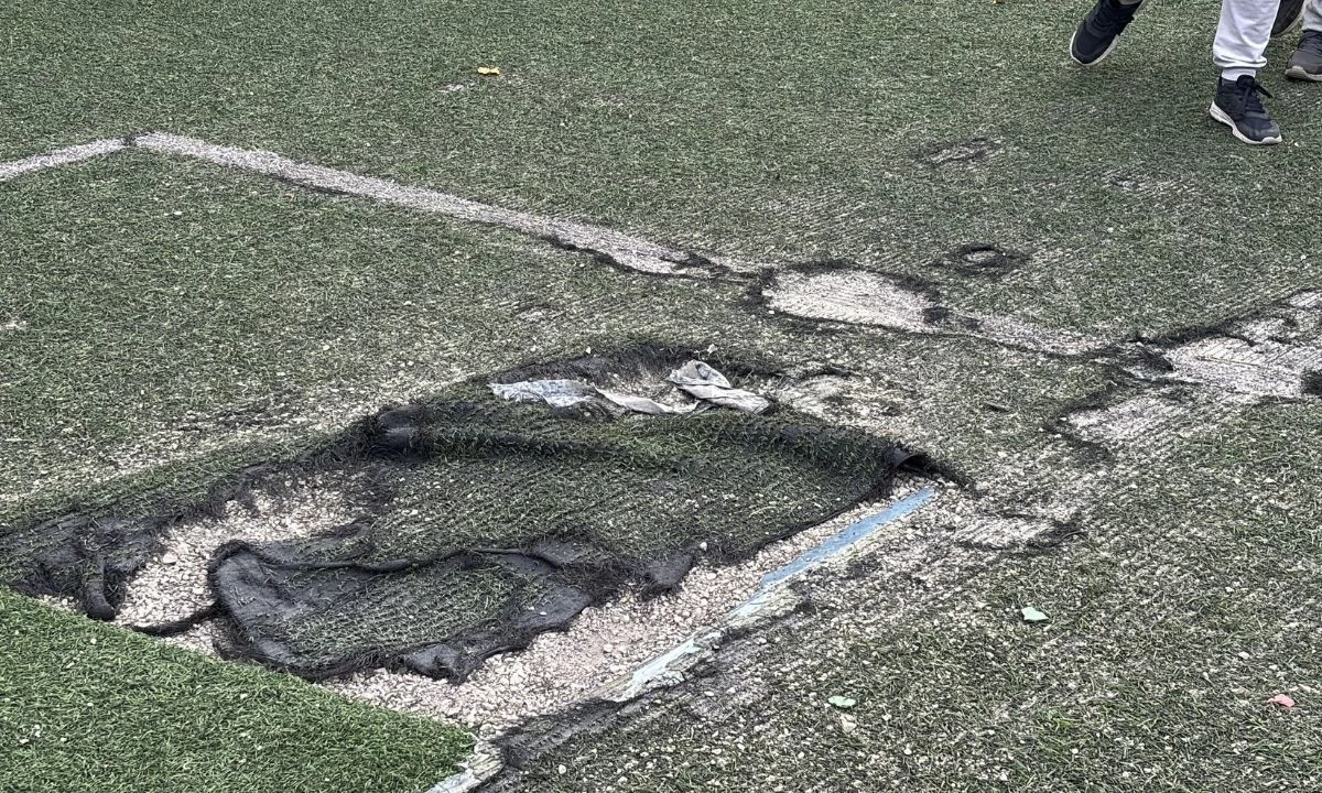 Çocuk Tehlikede: Halı Saha Çöküyor