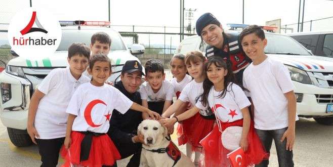 &Ccedil;ocukların bayramına ortak oldular