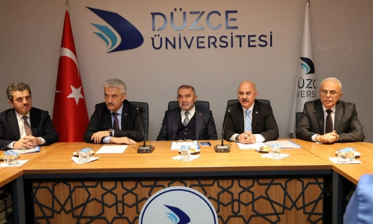 Cumhurbaşkanı Başdanışmanı Kışla D&uuml;zce &Uuml;ni Ziyareti