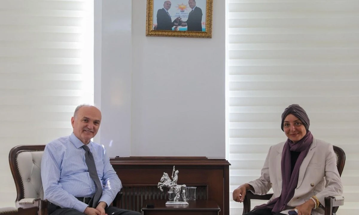 Cumhurbaşkanı Başdanışmanı Saadet Oruç'tan, Başkan Özlü'ye ziyaret