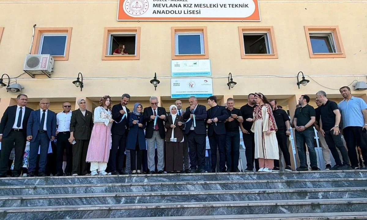 DTSO&rsquo;dan Meslek Lisesine Yeni K&uuml;t&uuml;phane Hamlesi