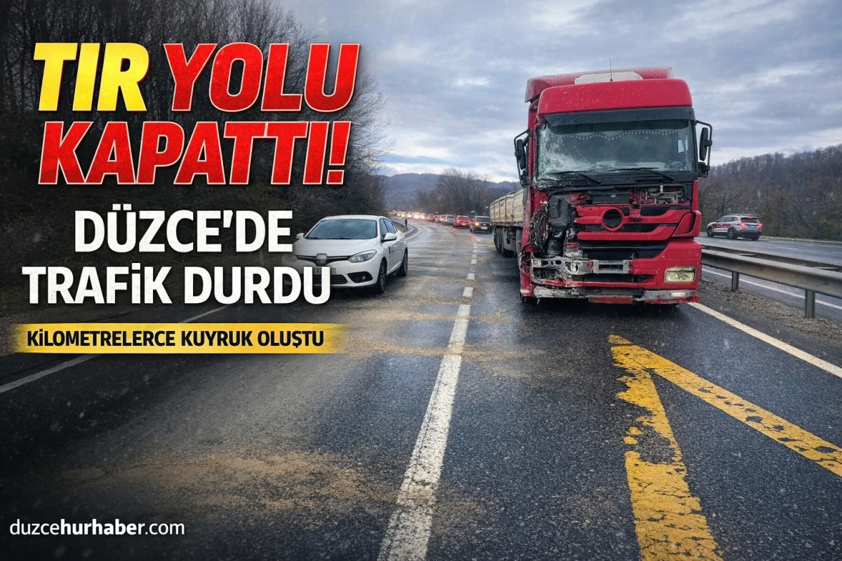 D&uuml;zce-Ak&ccedil;akoca Yolunda Tır Devrildi: Trafik Durma Noktasına Geldi