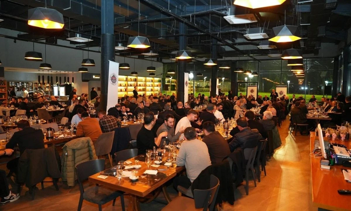 D&uuml;zce Belediye Başkanı &Ccedil;&ouml;z&uuml;m Masası'nda