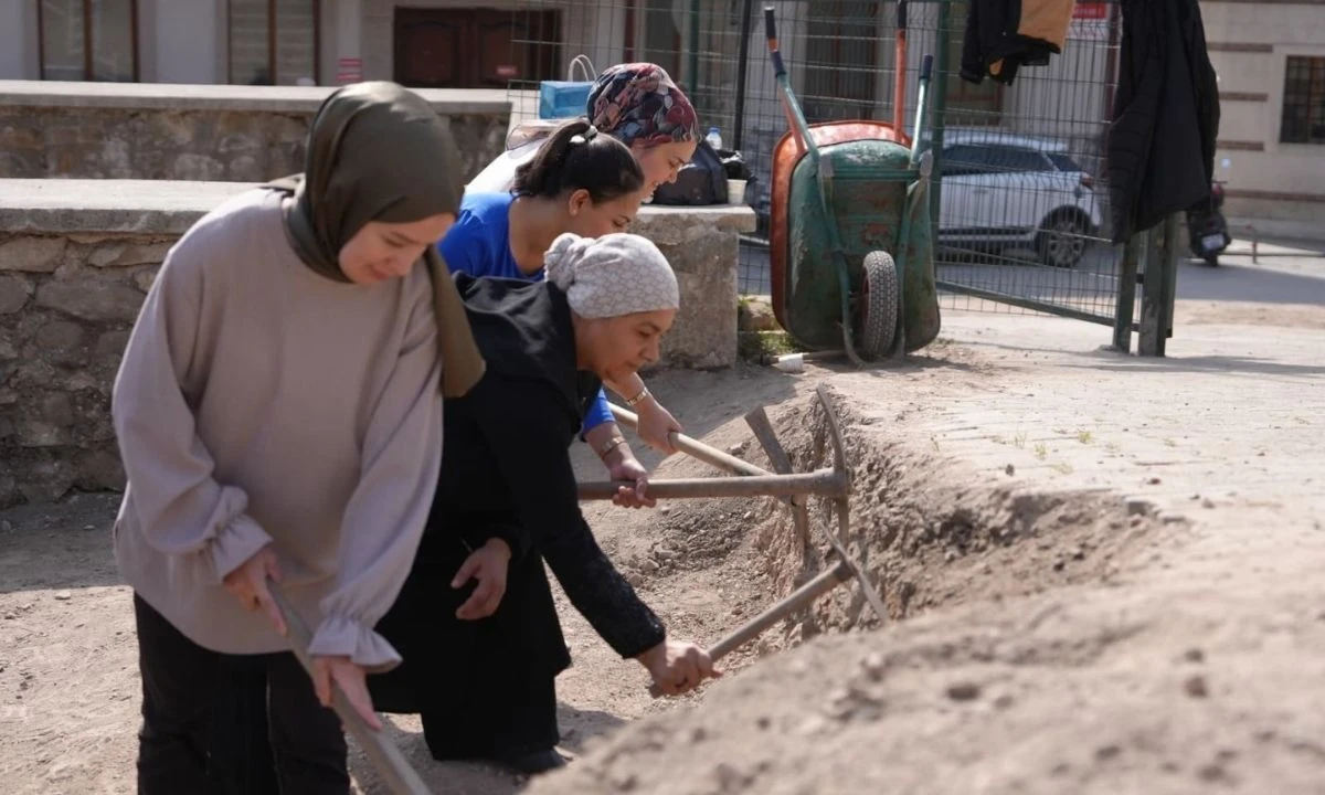 Düzce Çalışanları Konuralp Kazılarına Yardım Etti
