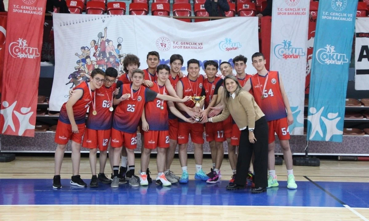 Düzce Fen Lisesi Erkek Basketbol Birincisi