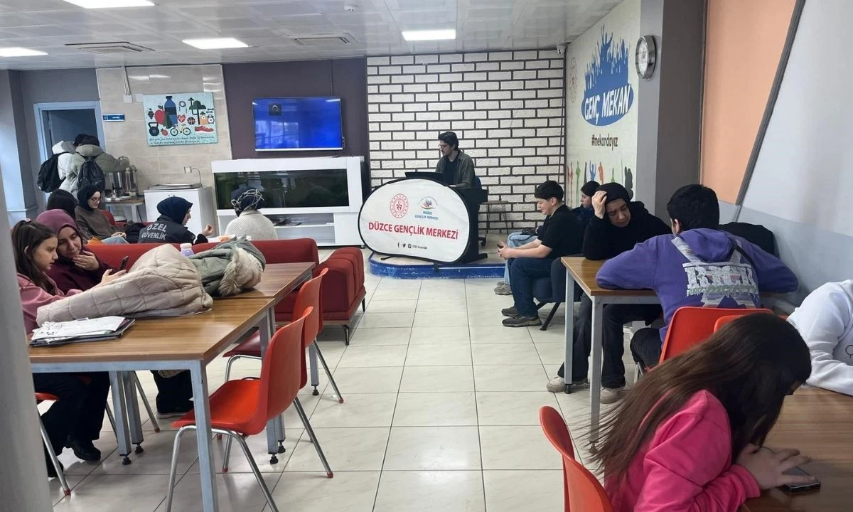 D&uuml;zce Gen&ccedil;leri Piyano ile Parladı