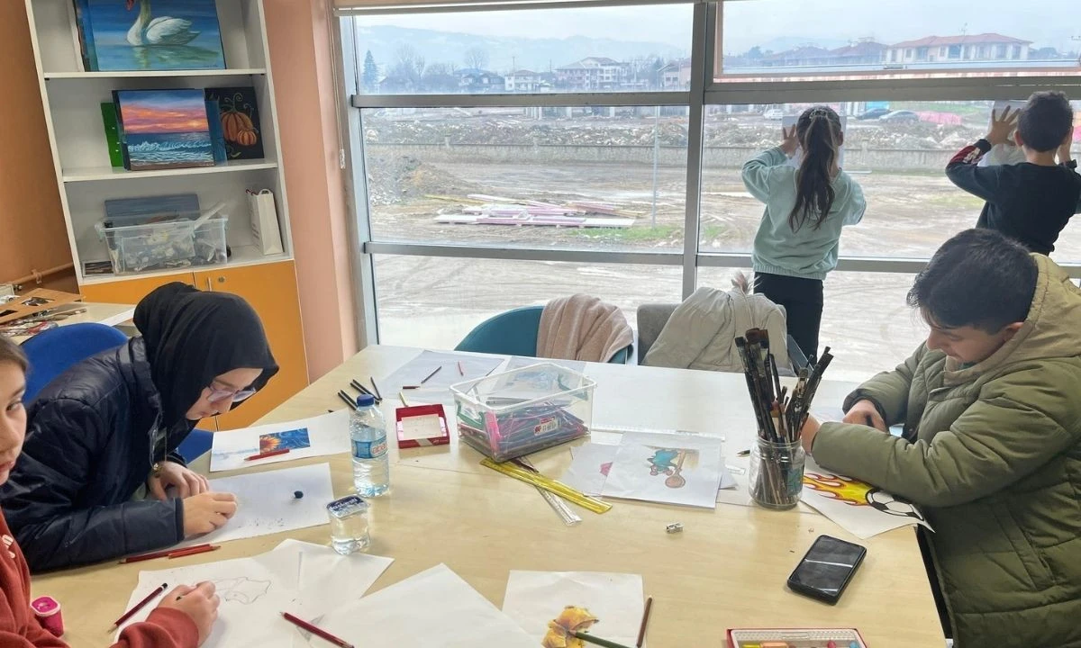 D&uuml;zce Gen&ccedil;lik Resim Etkinliği