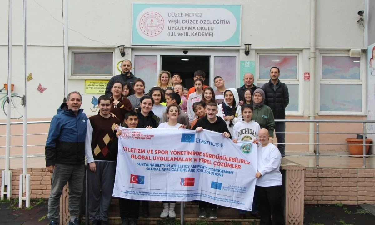 D&uuml;zce Gen&ccedil;lik Spor Kapsayıcı Atletizm