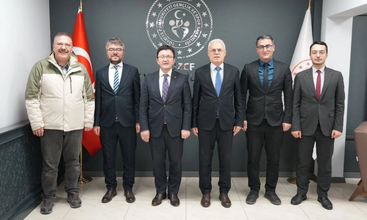 D&uuml;zce KYK Toplantısında Ali &Ouml;zdemir Konuştu 