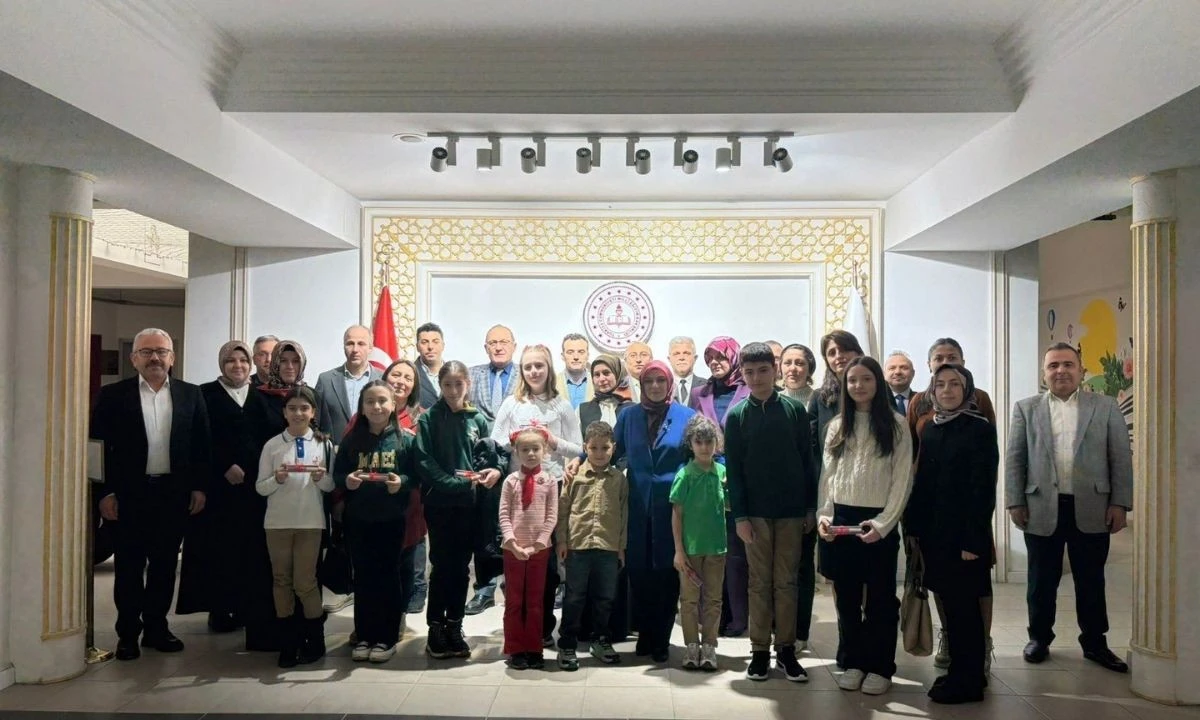 D&uuml;zce Milli Eğitim Bilgi Yarışması &Ouml;d&uuml;l T&ouml;reni