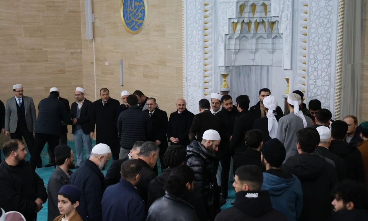 D&uuml;zce M&uuml;ft&uuml;s&uuml; Gıyabi Cenaze Namazını Kıldırdı