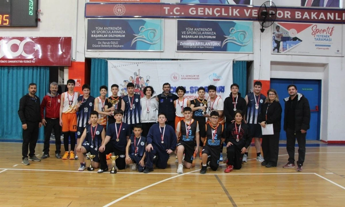 D&uuml;zce Ortaokul 3x3 Şampiyon Takımlar