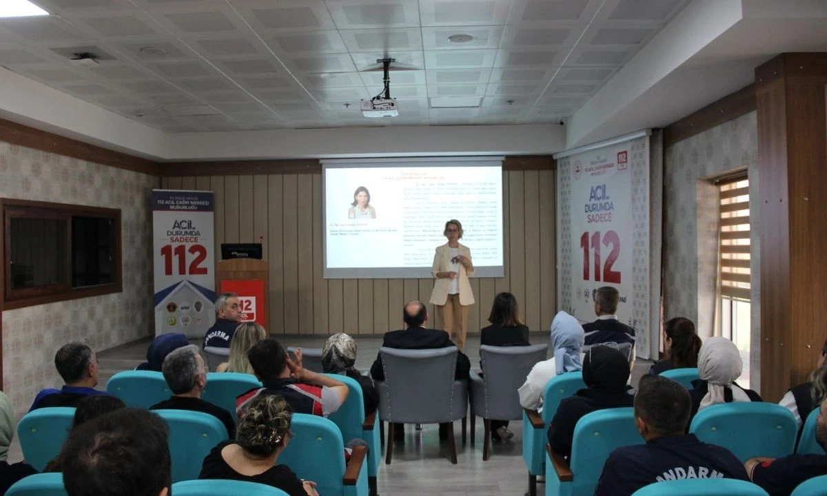 Düzce Üniversitesi ve Yeşilay'dan 112 Semineri