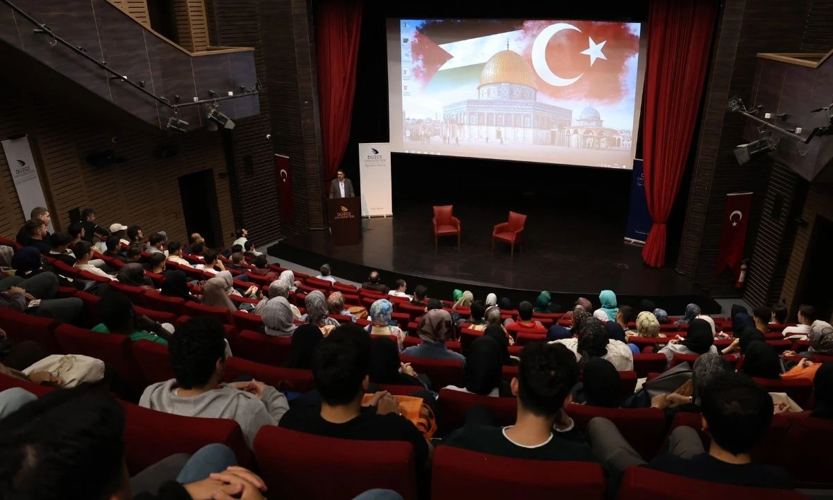 Düzce Üniversitesi'nde Gazze Konusu İlk Derslerde