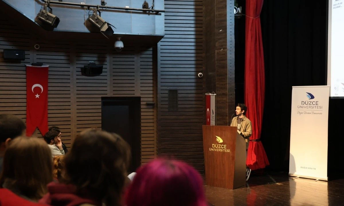 D&uuml;zce &Uuml;niversitesi&rsquo;nde &ldquo;Sesin Yolculuğu&rdquo; Konferansı: Medyanın Geleceği Anlatıldı