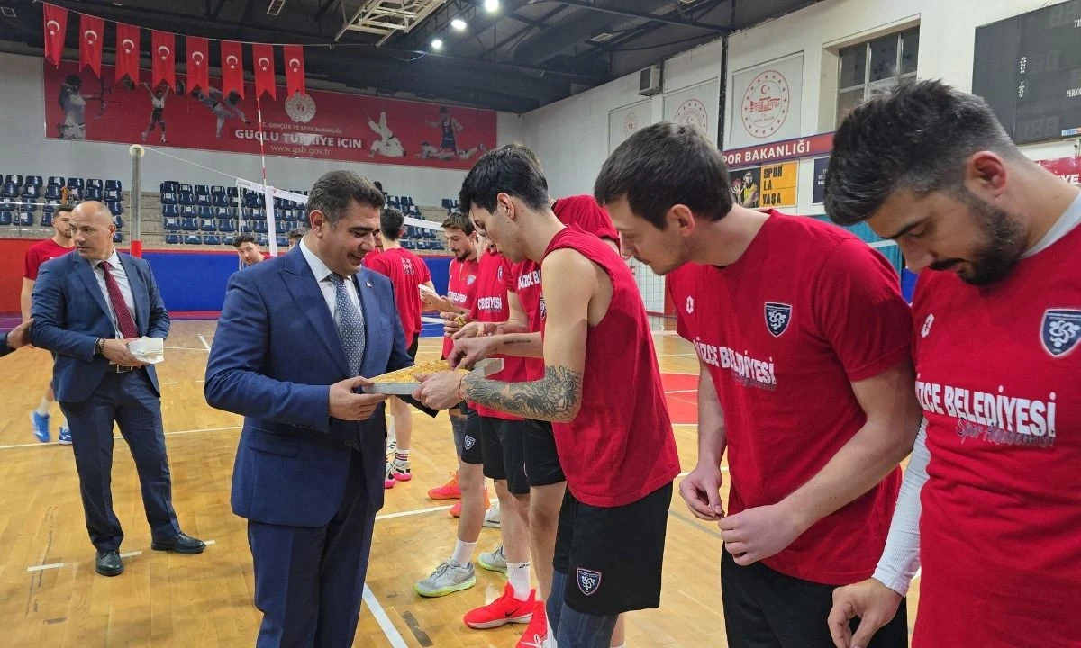 Düzce Valisi Aslan Konuralp Beyleri'ni Ziyaret Etti