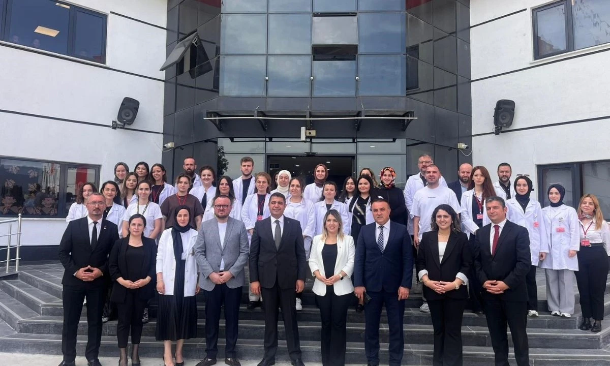 Düzce Valisi Selçuk Aslan Bahçeşehir Koleji Ziyareti