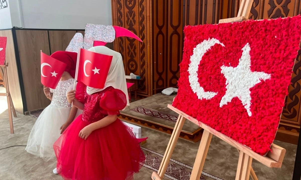 D&uuml;zce'de 15 Temmuz şehitleri dualarla anıldı! Camide anlamlı program