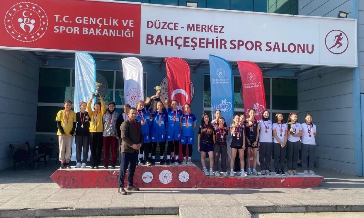 Düzce'de En Hızlı Gençler Yarıştı