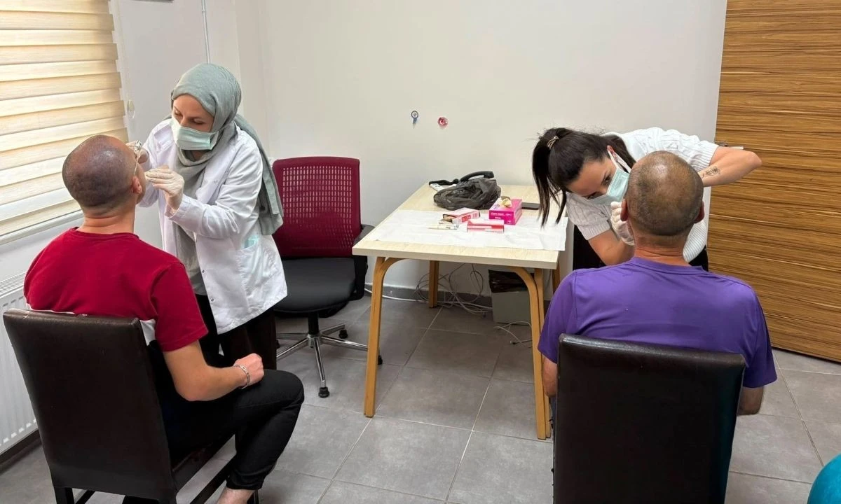 D&uuml;zce'de engelsiz yaşam merkezinde ağız ve diş sağlığı taraması yapıldı