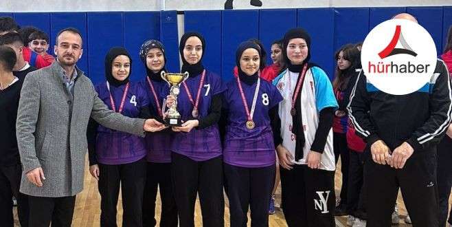 Düzce'de Gençler Badminton Müsabakaları Heyecanı!