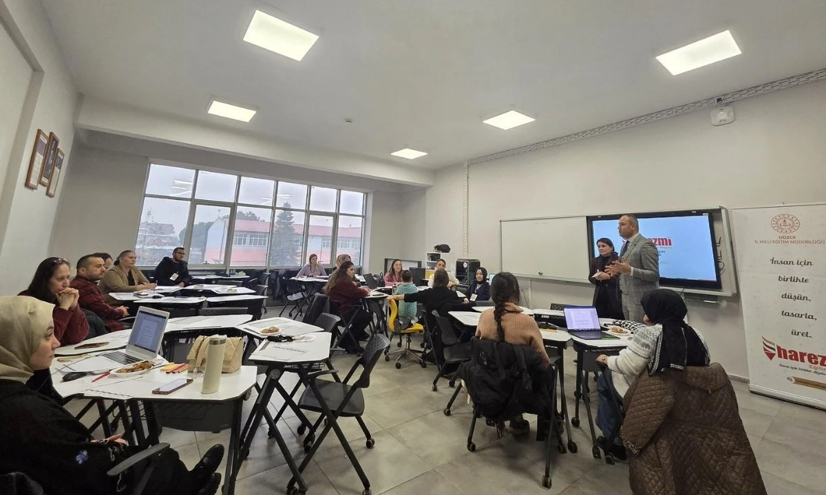 D&uuml;zce'de Harezmi Modeli &Ouml;ğretmen Toplantısı