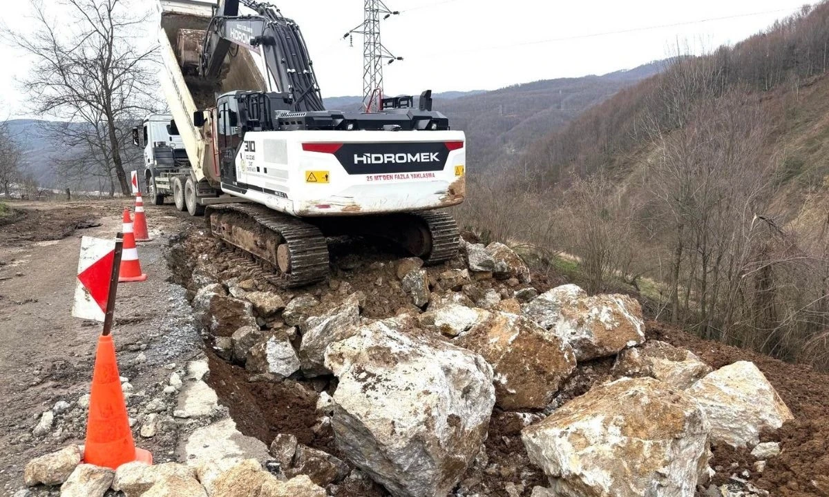 D&uuml;zce'de Heyelan İzleri Silindi Hızla