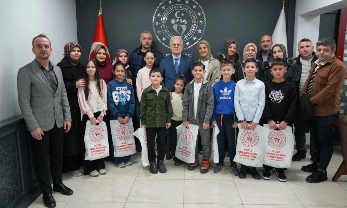 D&uuml;zce'de Keşfedilen Yetenekler İl M&uuml;d&uuml;r&uuml;n&uuml; Ziyaret Etti