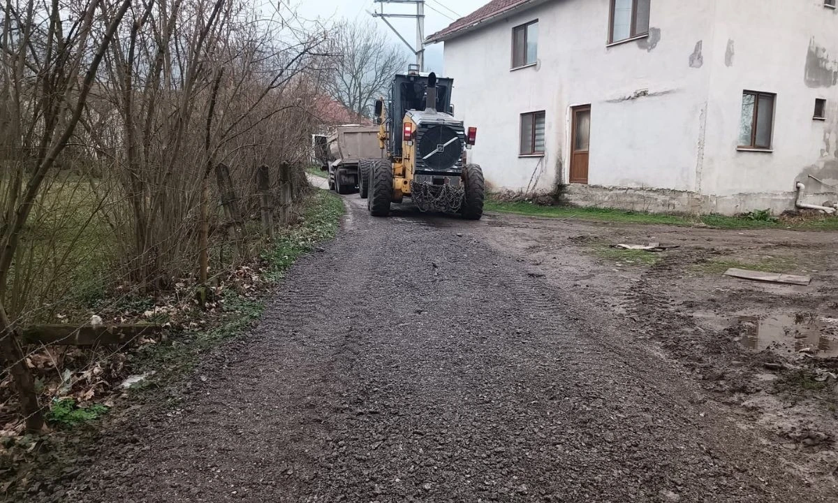 D&uuml;zce'de K&ouml;y Yolları D&uuml;zenlendi