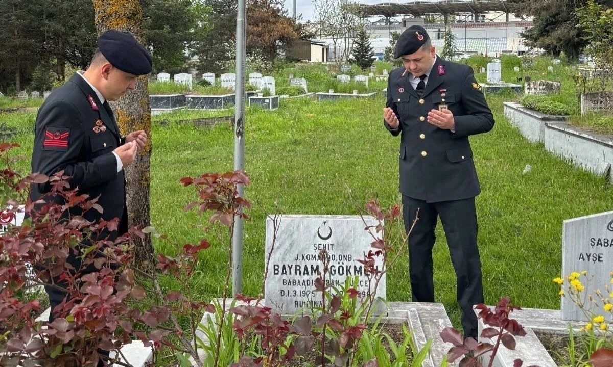 D&uuml;zce&rsquo;de Vefa! Şehit Bayram G&ouml;kmen Kabri Başında Anıldı