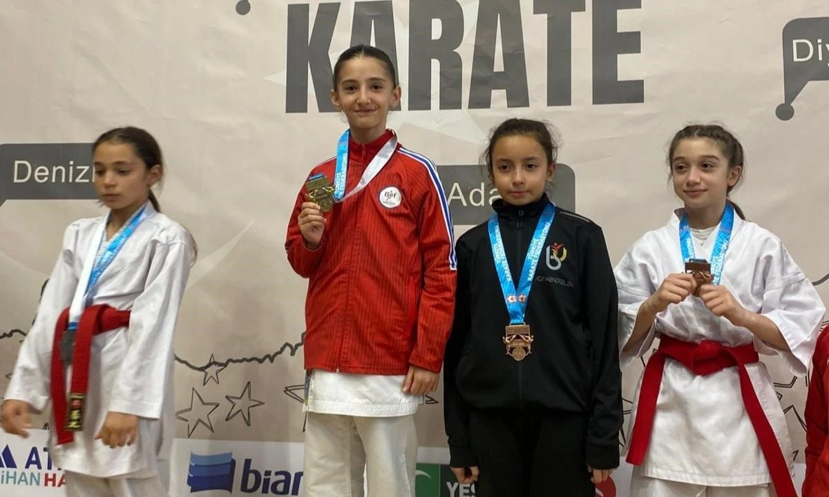 Düzceli Karateciler Darıca'da 8 Altın Aldı