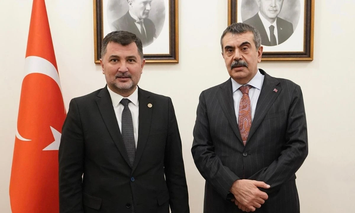 Ercan &Ouml;zt&uuml;rk Bakan Tekin'le D&uuml;zce Okul Yatırımları