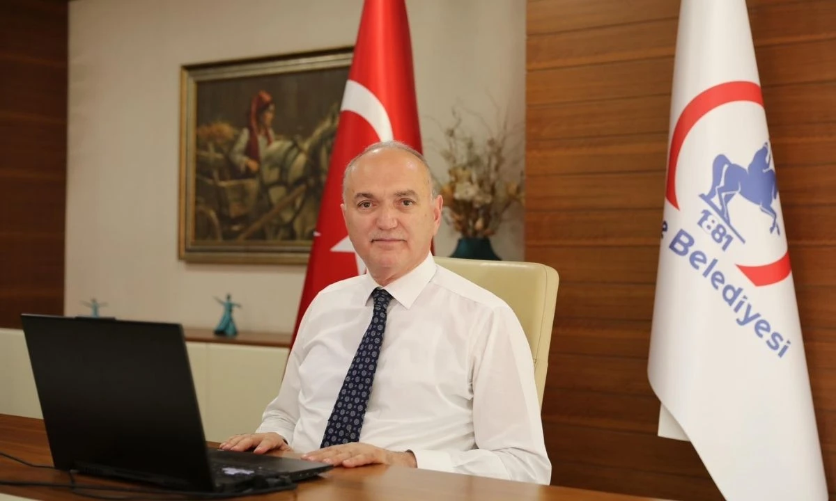 Faruk &Ouml;zl&uuml;&rsquo;den 19 Mayıs Mesajı: &ldquo;Gen&ccedil;ler T&uuml;rkiye Y&uuml;zyılı&rsquo;nın En B&uuml;y&uuml;k G&uuml;c&uuml;&rdquo;