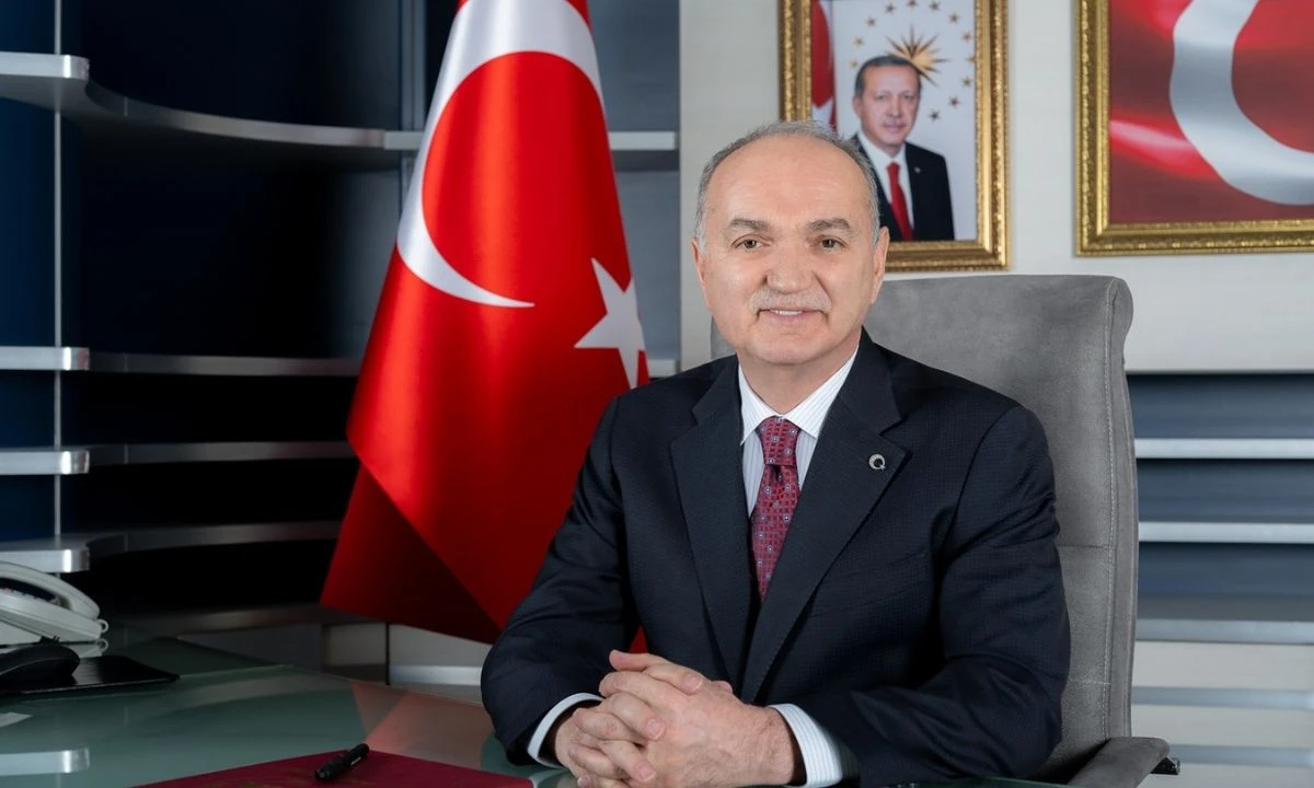 Faruk &Ouml;zl&uuml;&rsquo;den Anneler G&uuml;n&uuml; Mesajı: &ldquo;Anne Sevgisinin Karşılığı Yoktur&rdquo;