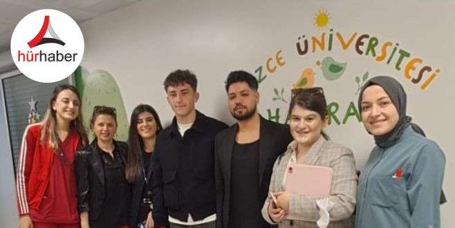 Galatasaray'ın genç futbolcusu Ali Turap Bülbül, hastanede tedavi gören çocukları sevindirdi