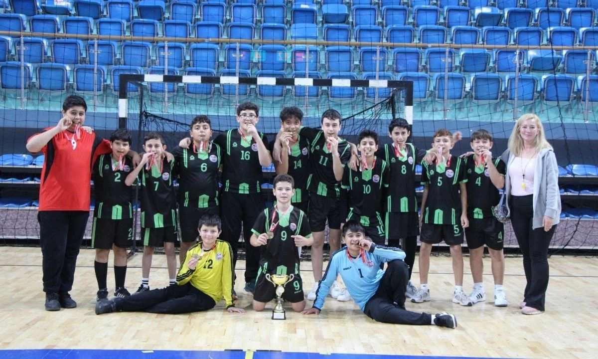 Genç Kızlar Hentbol Birincisi Düzce Spor