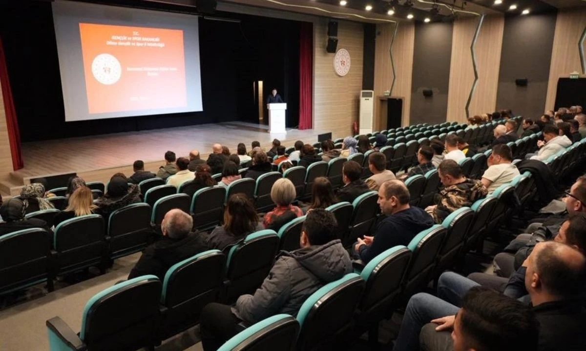 Gen&ccedil;lik Spor Tesisleri G&uuml;venlik Semineri
