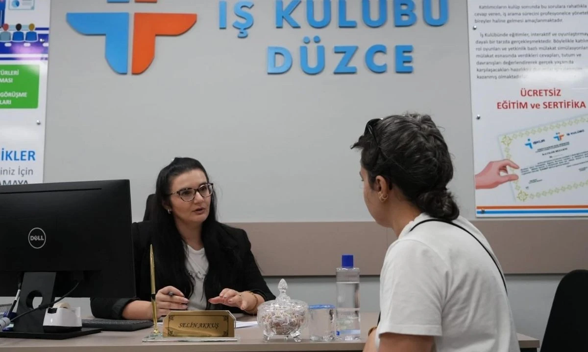 Her hafta sektördeki açık pozisyonları yayınlayıp istihdama katkı sağlıyor