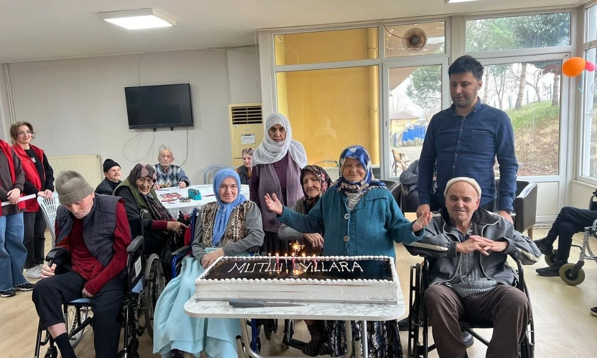 Huzurevi sakinlerine anlamlı ziyaret