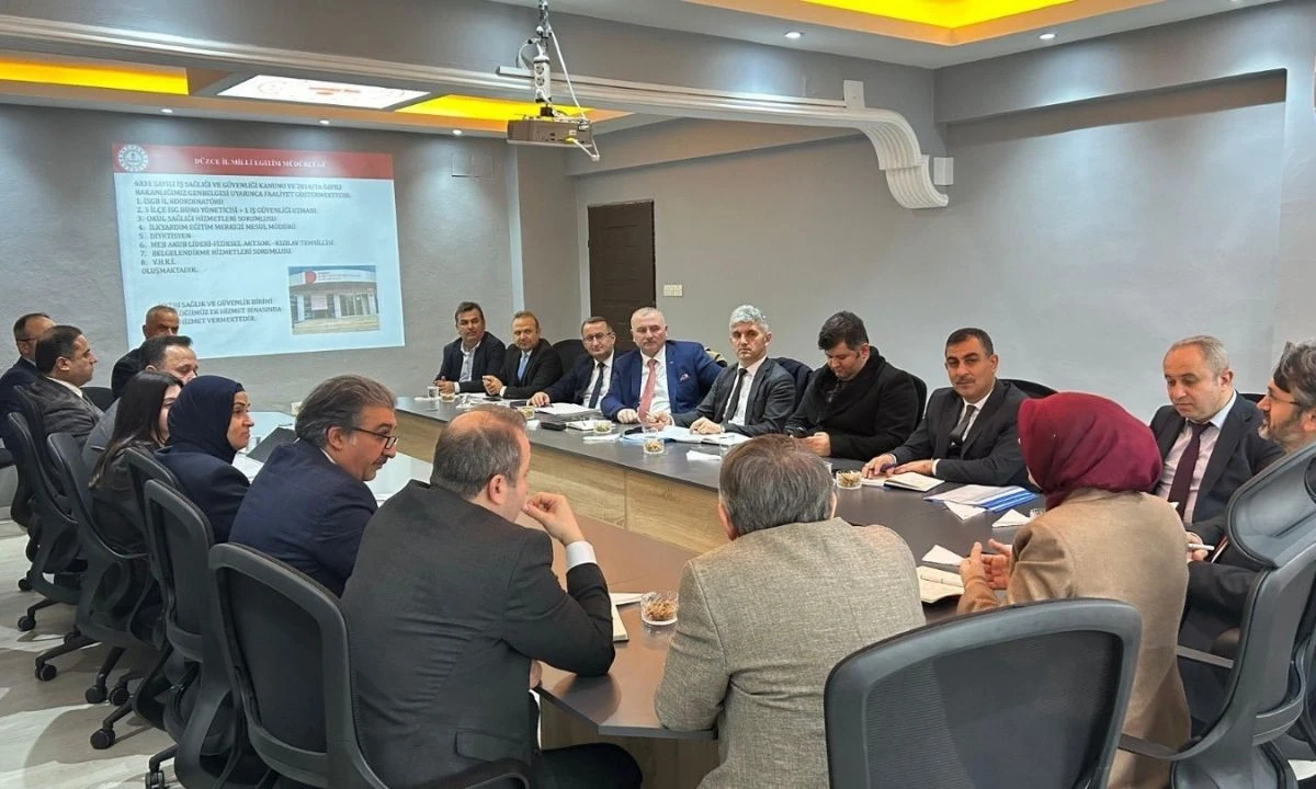 İl&ccedil;e milli eğitim m&uuml;d&uuml;rleri bir araya geldi