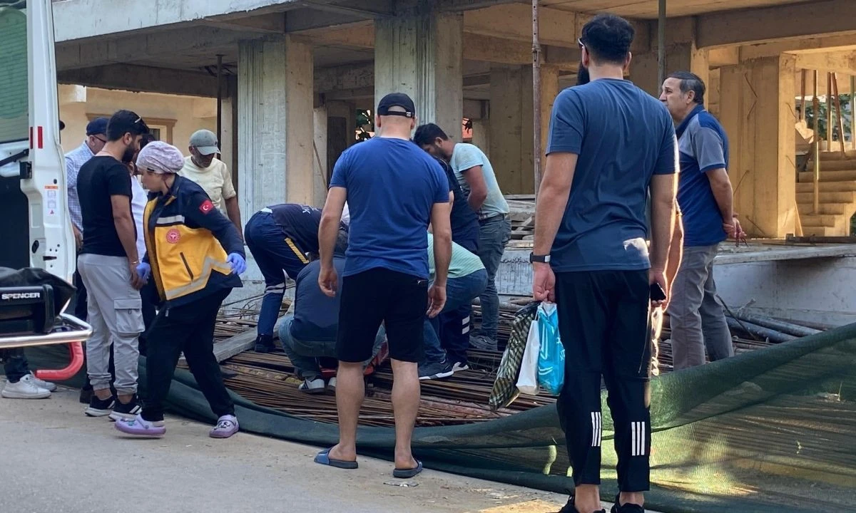 İnşaat kazası: İşçi demirlerinin üzerine düştü