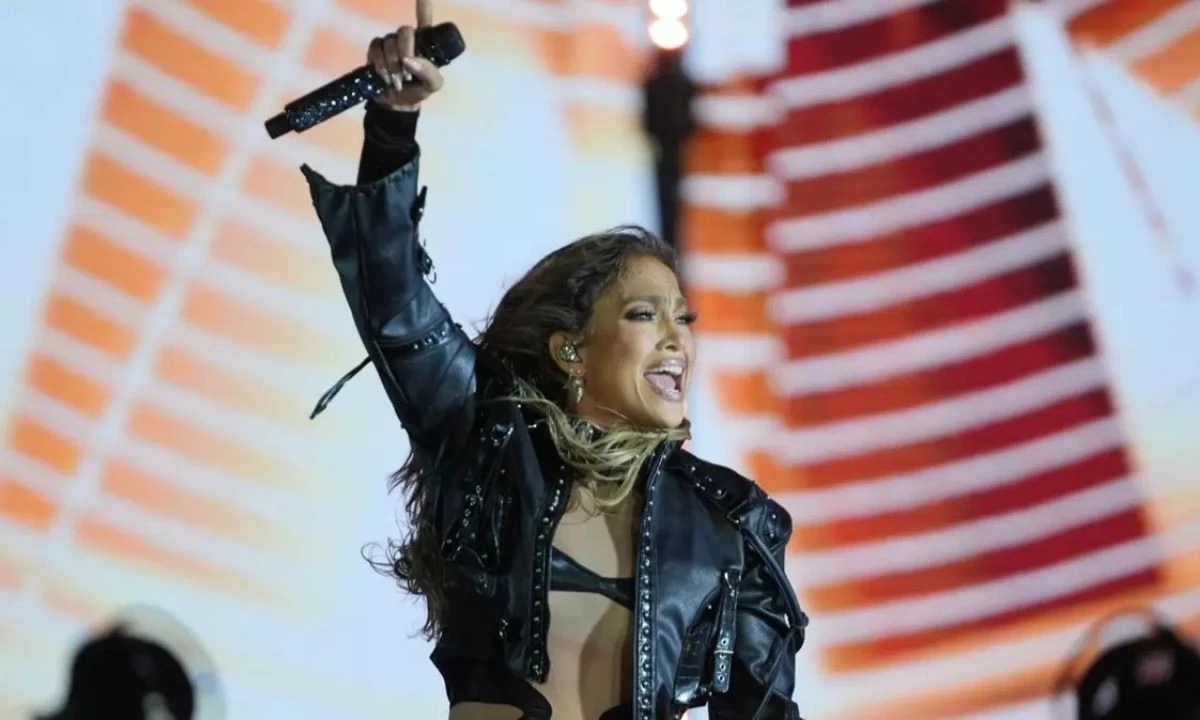 Jennifer Lopez, İstanbul Festivali'nde sevenleriyle buluştu.