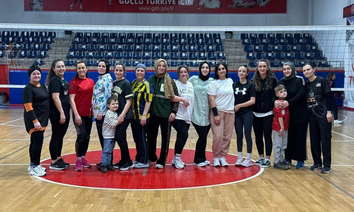 Kadınlar Voleybol Turnuvası Evinin Sultanları