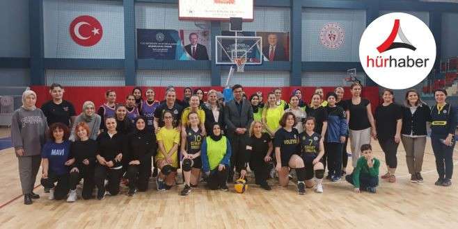 Kadınlar voleybolda kozlarını paylaştı