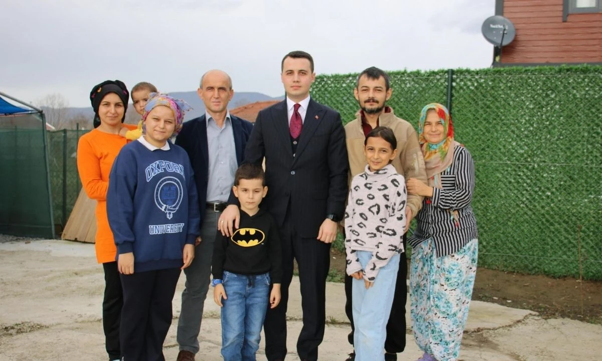 Kaymakam Alpay G&uuml;ler Ailesini Ziyaret Etti