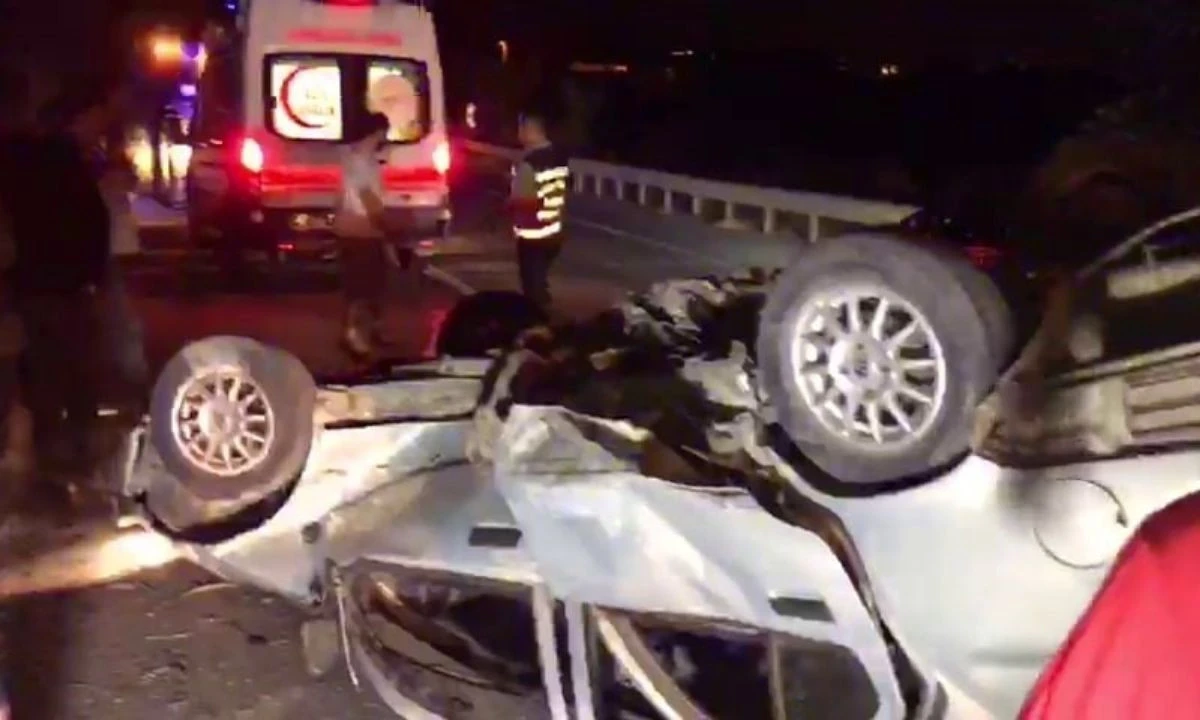 Kontrolünü kaybeden araç devrildi, 2 kişi yaralandı