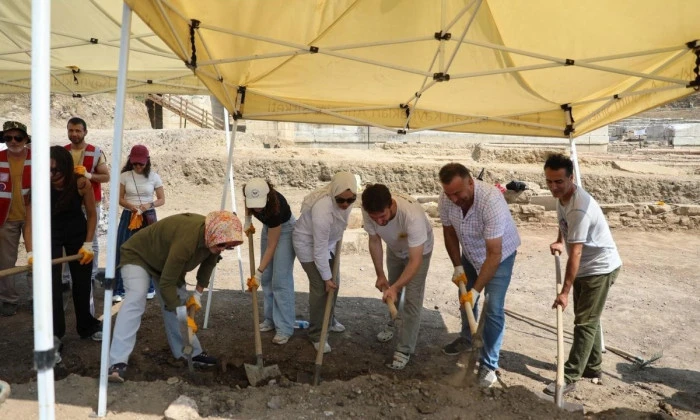 Konuralp Antik Tiyatro Kazıları Devam Ediyor