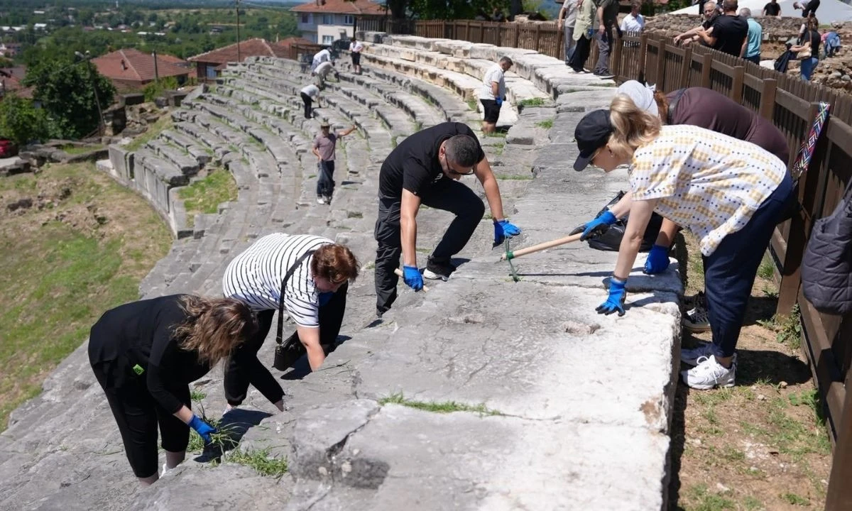 Konuralp Antik Tiyatrosu Restorasyona Hazırlanıyor! D&uuml;zce'de Tarihi Miras İ&ccedil;in Kritik S&uuml;re&ccedil; Başladı