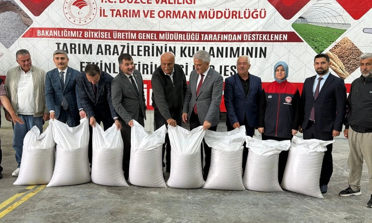 Konuralp Pirincinde &Uuml;retim Hamlesi! 82 &Ccedil;ift&ccedil;iye 50 Ton Tohum Dağıtıldı