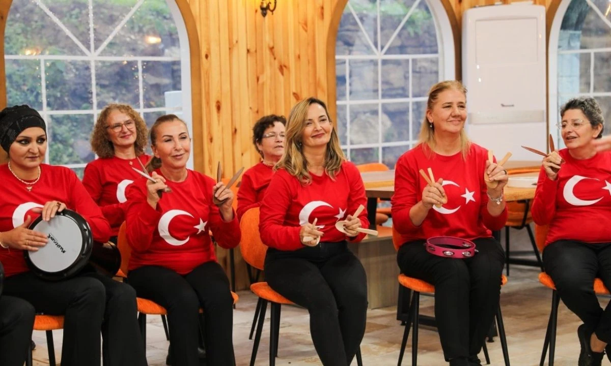 Konuralp seyir Terası’nda hem çaldılar, hem söylediler